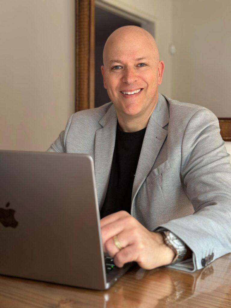 Agustín Davis, agente inmobiliario de Factor Casa