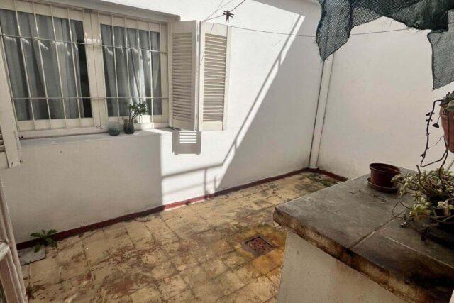 Oportunidad en Molinos de Raffo: Apartamento con patio y sin gastos comunes